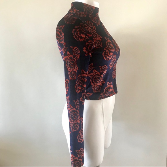 *UNIQUE* Velvet Floral Long-sleeve Turtleneck Top - Picture 3 of 6